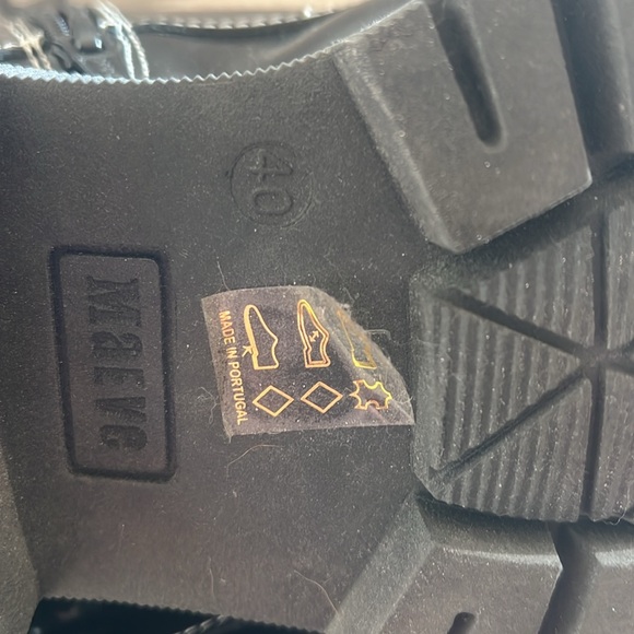 Mauve monk strap lug sole boots size 40- gently used - Picture 4 of 4